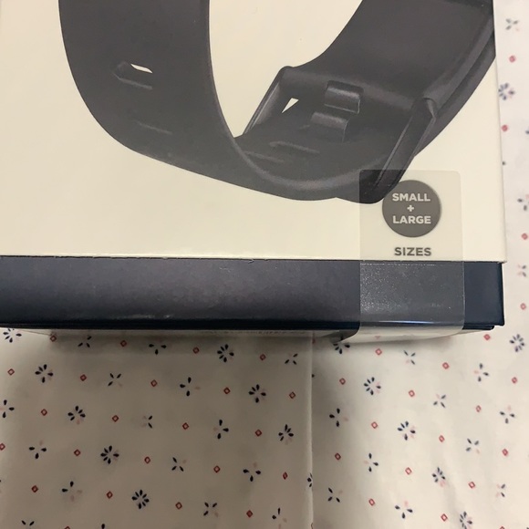 Ftitbit versa - Picture 2 of 3